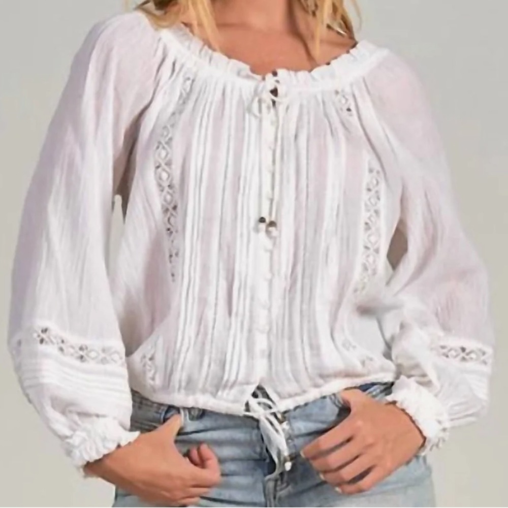 Elan Plesant Top (on or off shoulder) in White Size Large Like New